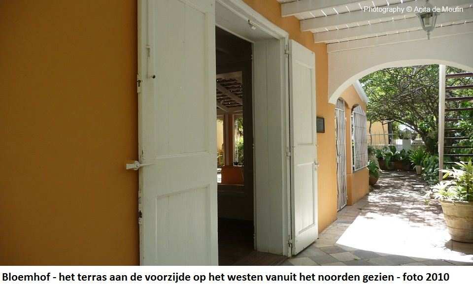 17. Bloemhof terras aan de voorzijde vanuit het noorden 2010